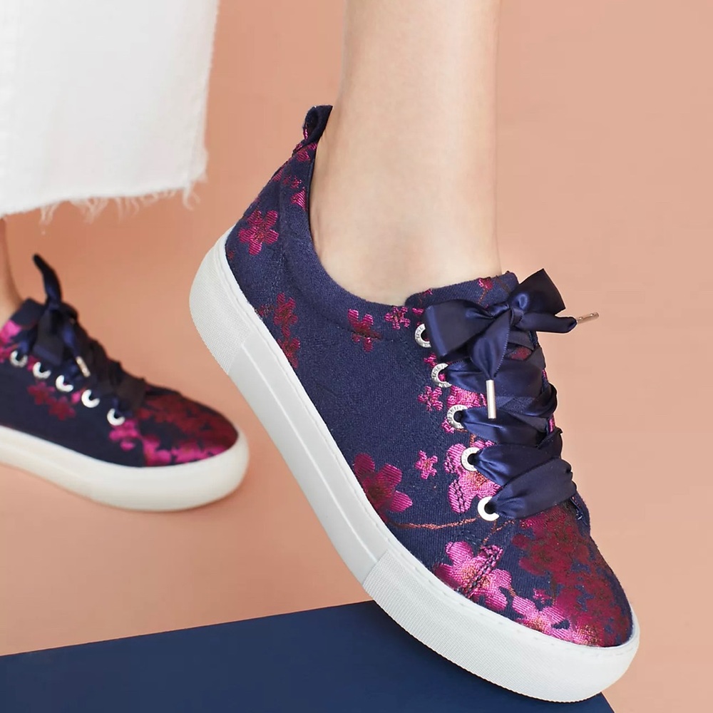 JSlides Floral Brocade Sneakers. Size 7